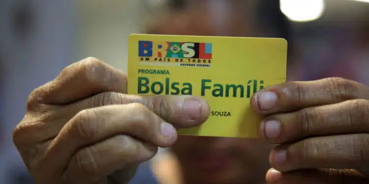 O Bolsa Família é um dos programas sociais mais emblemáticos do Brasil, desempenhando um papel vital na luta contra a pobreza e na redução das desigualdades sociais.